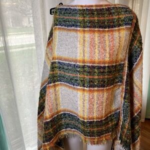 Angie Women’s Poncho One Size. Handkerchief Style  NWT. Fall Colors